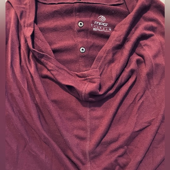 MPG exercise top (size large) - Picture 4 of 6